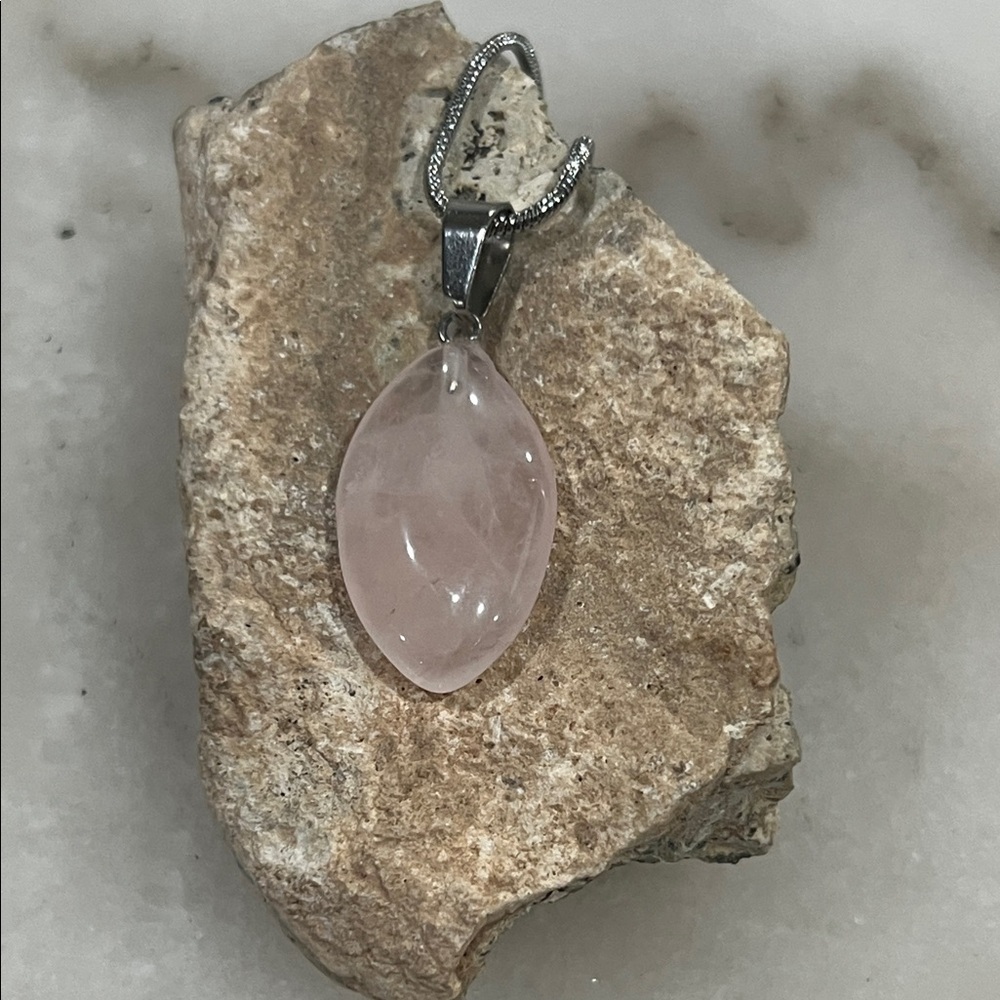 Rose Quartz Stone Pendant Necklace
